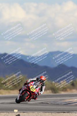 media/Nov-16-2025-Race Pace (Sun) [[8c5fa54630]]/Non Verified Riders (1st 20 Minutes)/5-Turn 15 (110pm)/